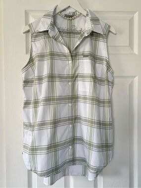 Columbia || Sleeveless Lite Plaid Button-Up Top in White and Light Olive